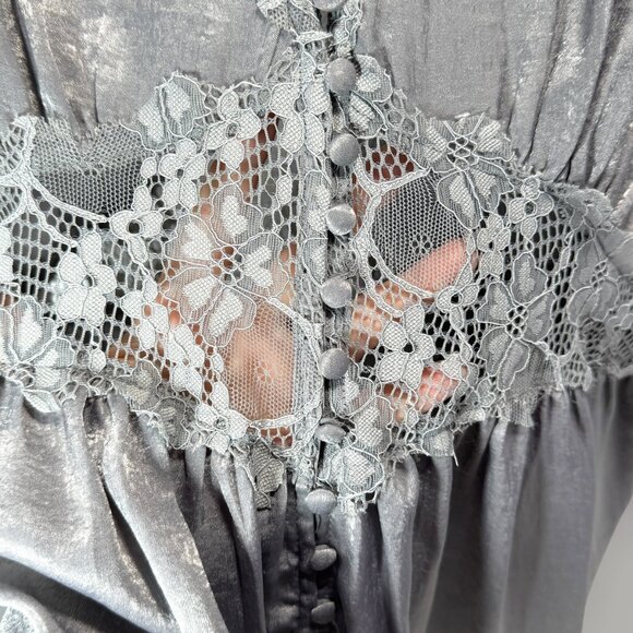 Red by BKE Frost Gray Lace Detail Blouse - Size Large - Picture 4 of 7